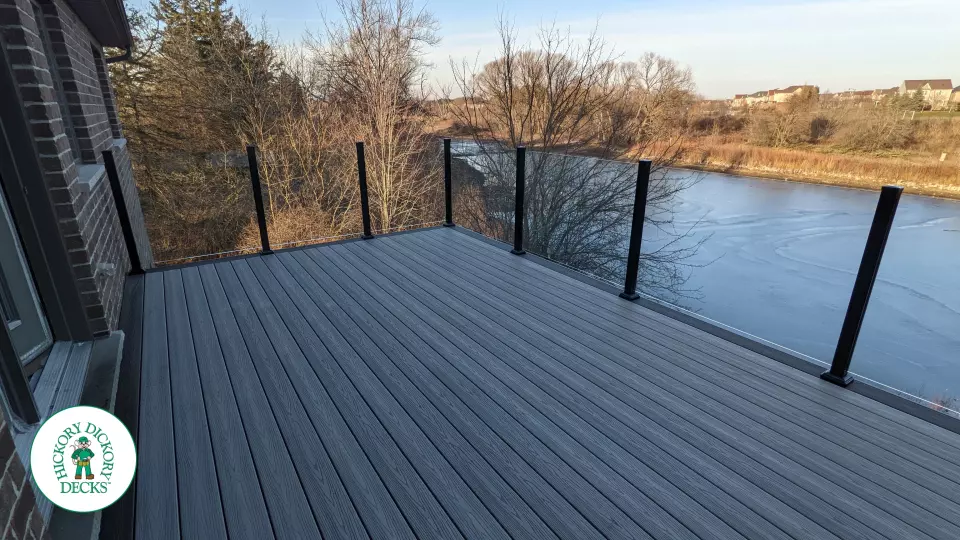 Fiberon deck with glass rail in Cambridge Ontario