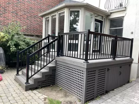 TruNorth deck in Toronto with aluminum raillings