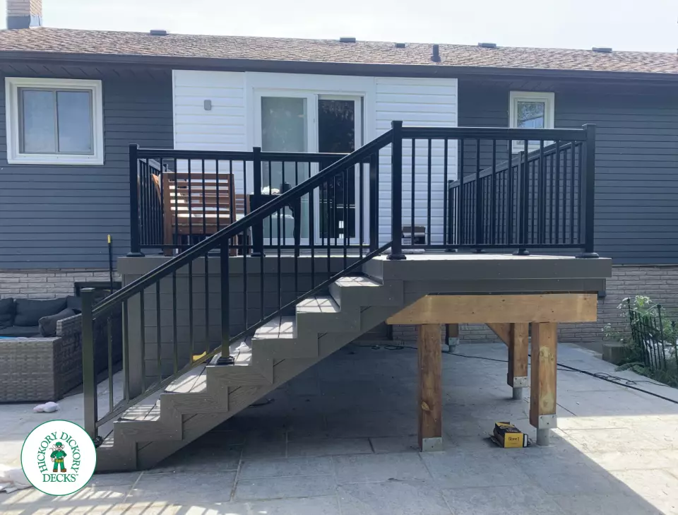 Nextwood Deck with Aluminum Rail in Grimsby Ontario