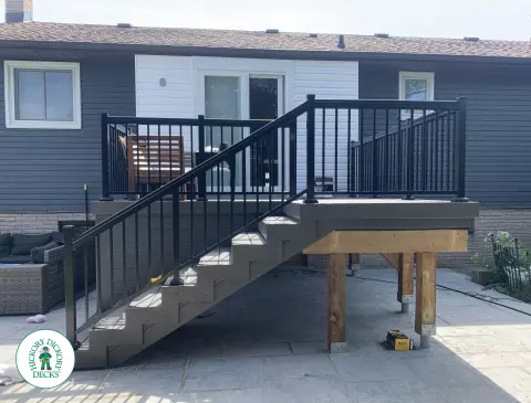 Nextwood Deck with Aluminum Rail in Grimsby Ontario