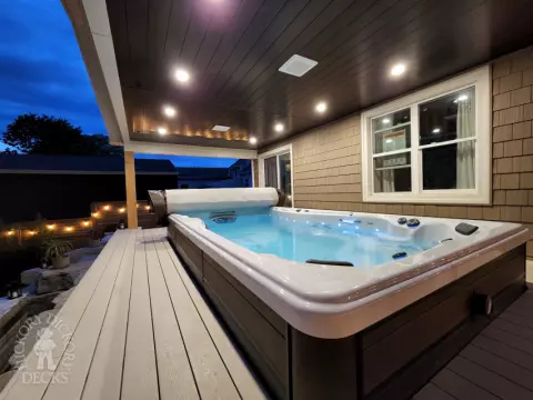 Clubhouse deck with custom roof in Niagara Falls