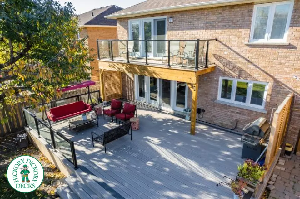 Low grey Fiberon deck with lights in steps and glass railing
