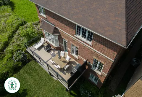 High clubhouse deck with privacy screen