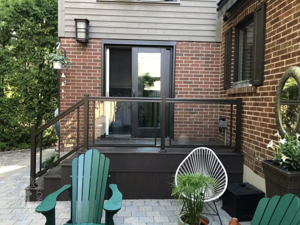 Clubhouse porch with glass rail in Etobicoke Clubhouse porch with glass rail in Etobicoke