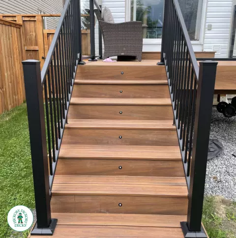 Small Armadillo Deck in Kanata with Glass Rail