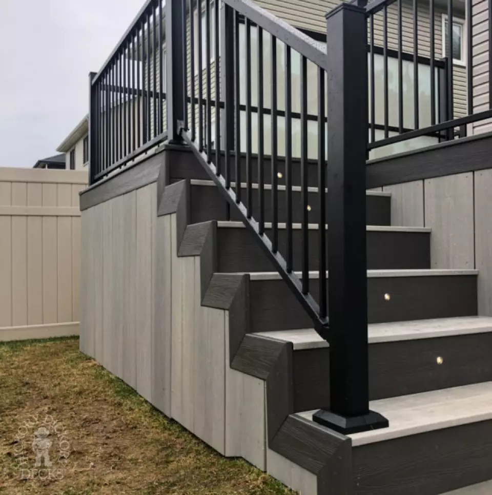 Fiberon Deck in Ottawa with privacy