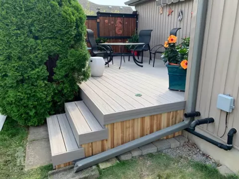 Fiberon deck with privacy screen in Niagara Fiberon deck with privacy screen in Niagara