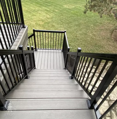TruNorth custom deck with stairs and aluminum railings in London Ontario