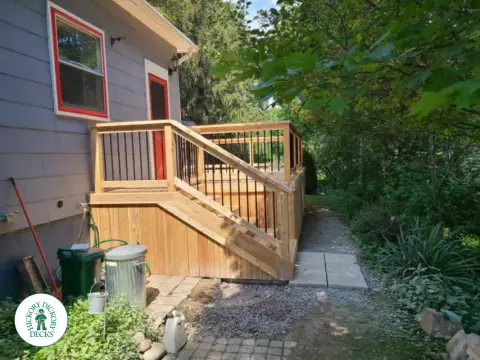 Cedar Deck in Niagara