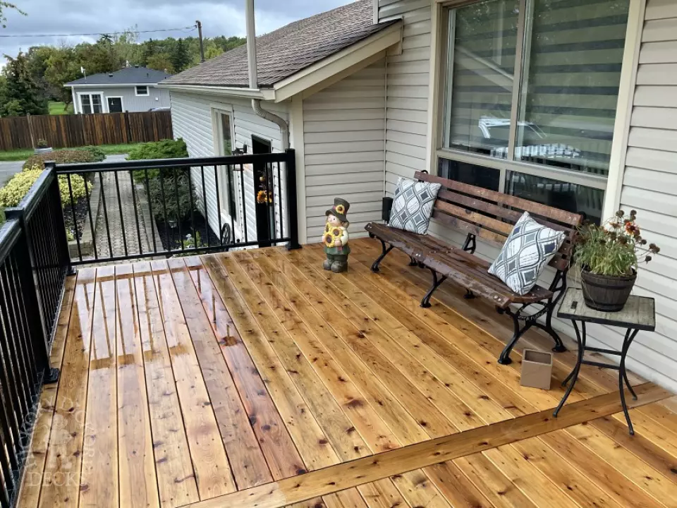 Cedar porch with aluminum railings in Niagara Cedar porch with aluminum railings in Niagara