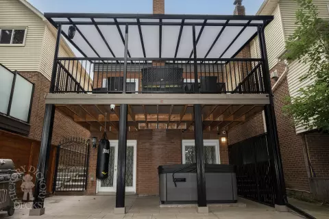 high trunorth deck with roof