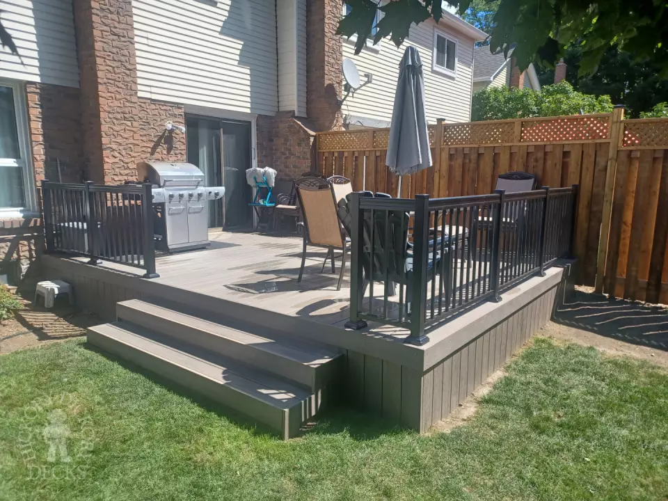 Hickory Clubhouse deck with aluminum railings, Whitby, Ontario