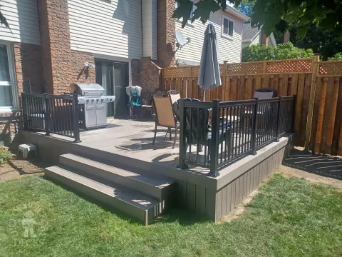 Hickory Clubhouse deck with aluminum railings, Whitby, Ontario