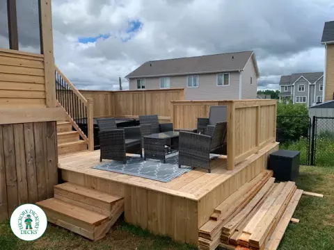 Cedar hot tub deck with privacy in Moncton