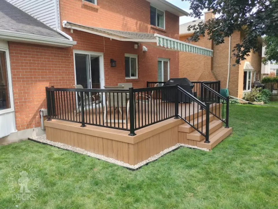 Veka deck with aluminum railings in Fonthill