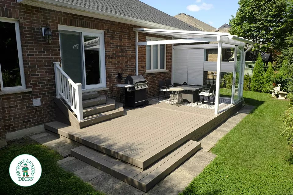 Clubhouse low deck with shelter in Ancaster