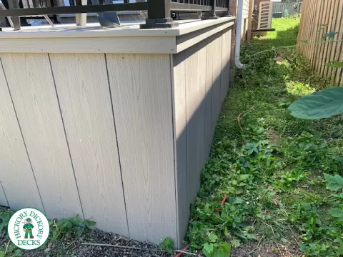 2 level composite deck with black aluminum railing