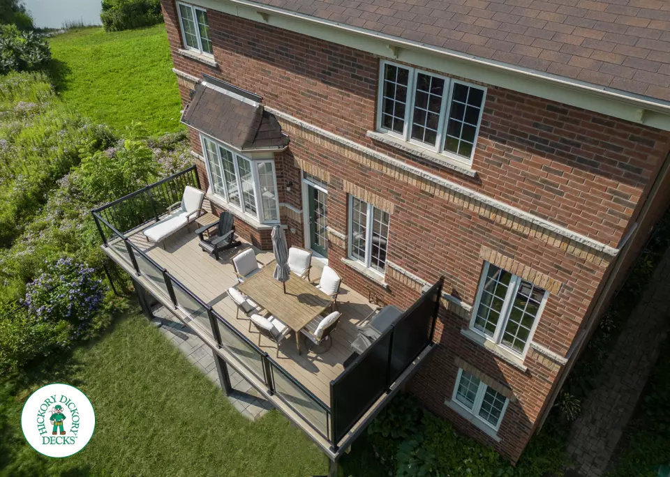 High clubhouse deck with privacy screen