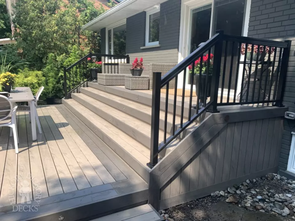 TruNorth custom deck in Mississauga