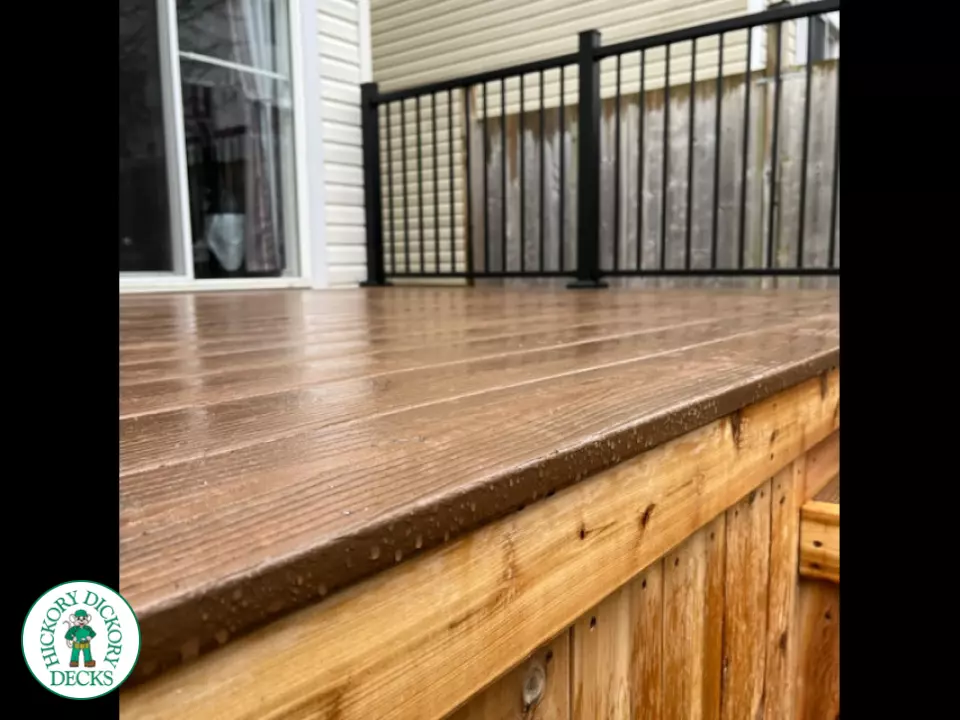 Small brown fiberon deck with black aluminum railing.