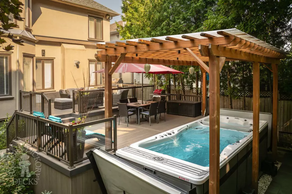Clubhouse hot tub deck with pergola in North York