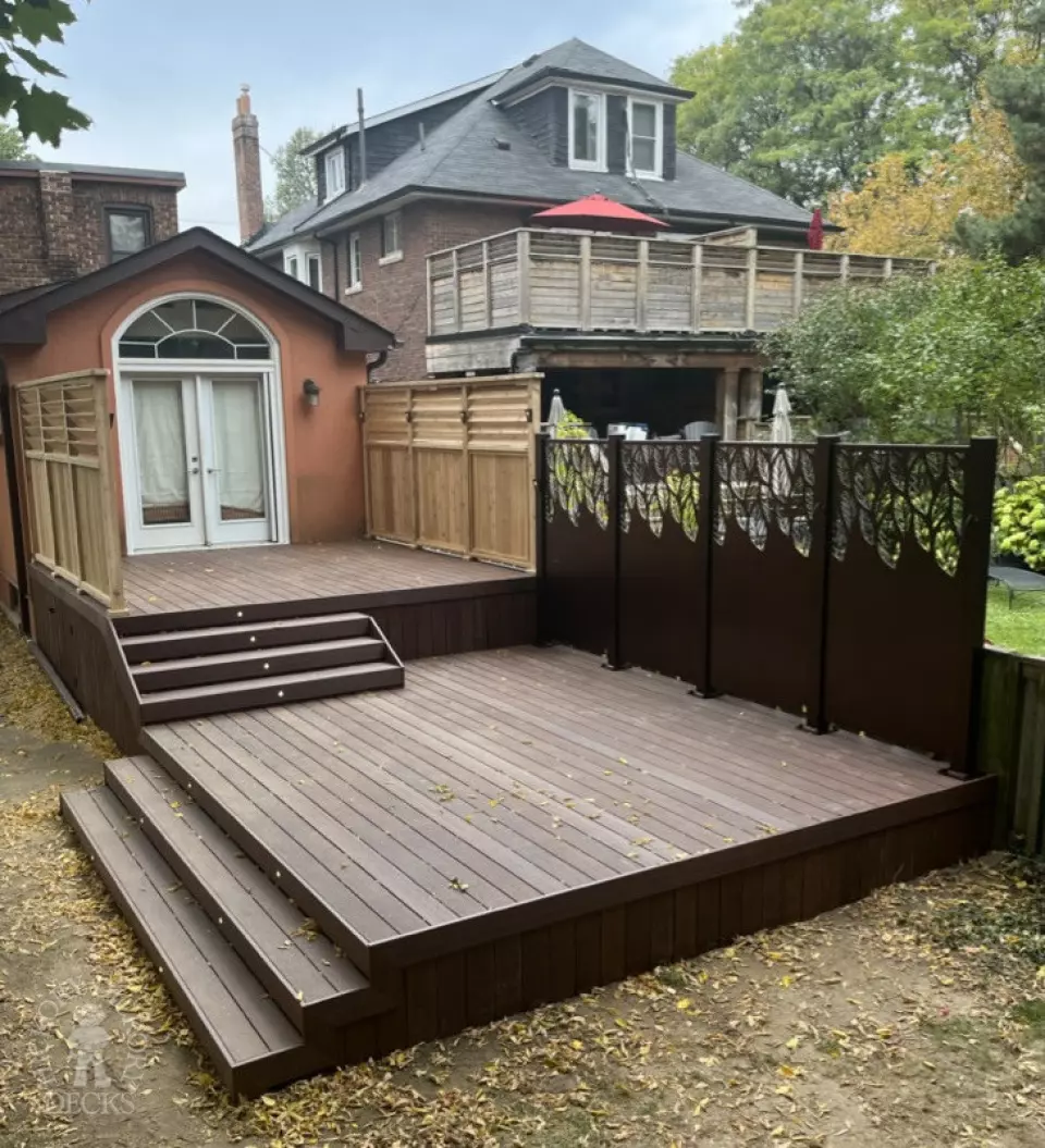 Armadillo deck with privacy screens and lights in Toronto