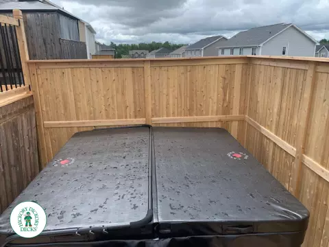 Cedar hot tub deck with privacy in Moncton