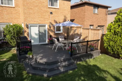 Small clubhouse deck in grey.