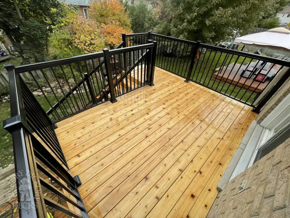 Cedar High Deck with Aluminum Railings in Barrie Cedar High Deck with Aluminum Railings in Barrie
