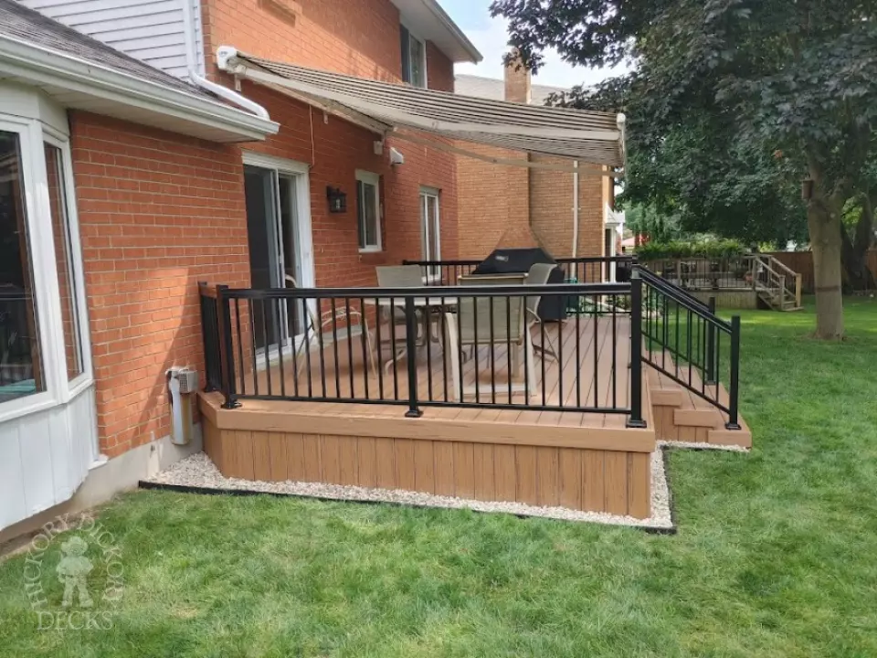 Veka deck with aluminum railings in Fonthill