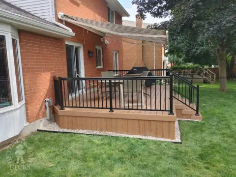 Veka deck with aluminum railings in Fonthill