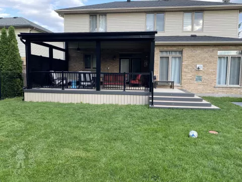 Cambridge deck with shed roof