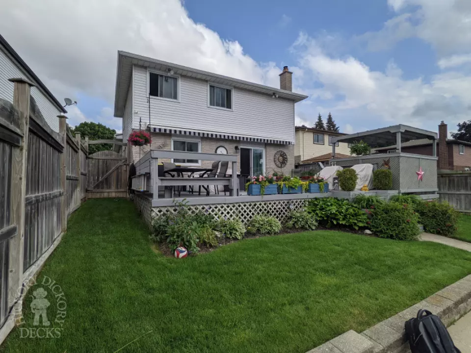 Fiberon deck in Cambridge with Pergola and privacy Screens