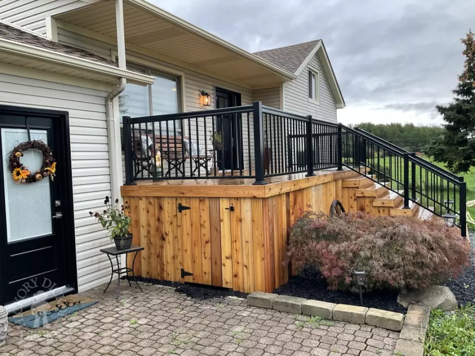 Cedar porch with aluminum railings in Niagara