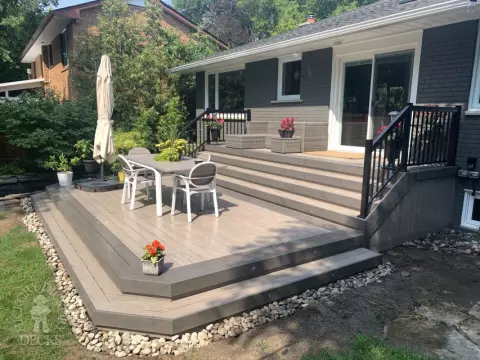 TruNorth custom deck in Mississauga