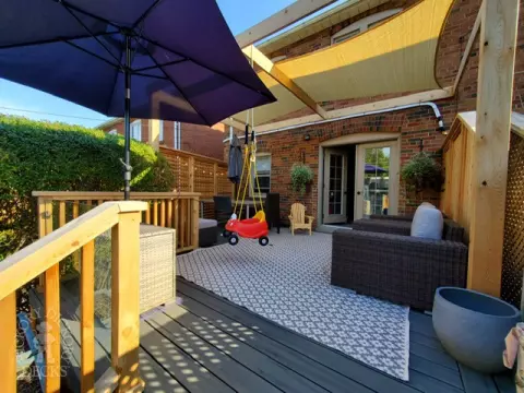 Armadillo deck with privacy screen and pergola in Toronto Armadillo deck with privacy screen and pergola in Toronto