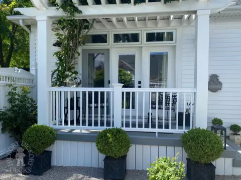 Small Timbertech Deck in Niagara Small Timbertech Deck in Niagara