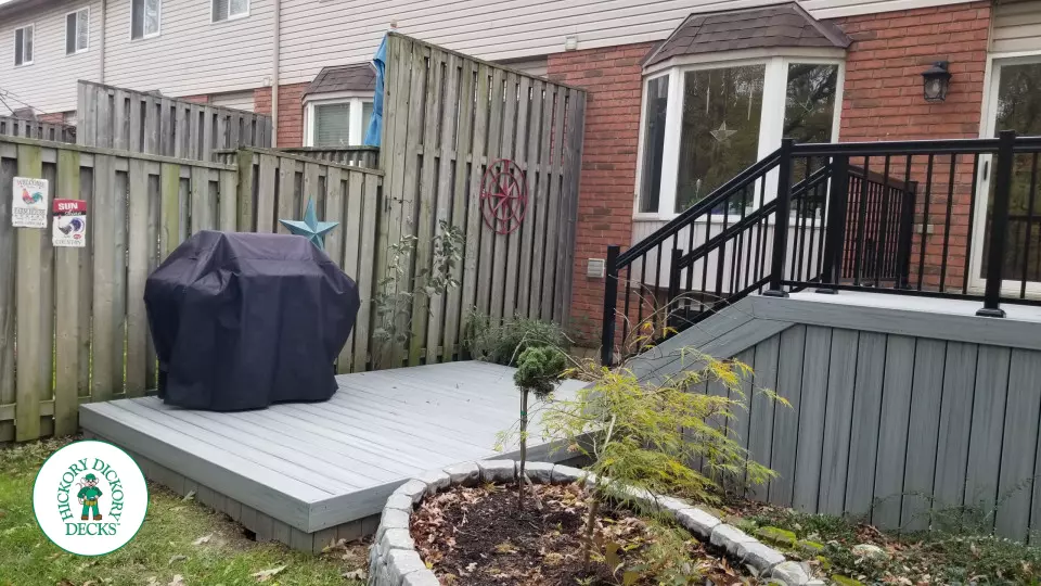 Trex Deck with Aluminum Railing in Hamilton Mountain