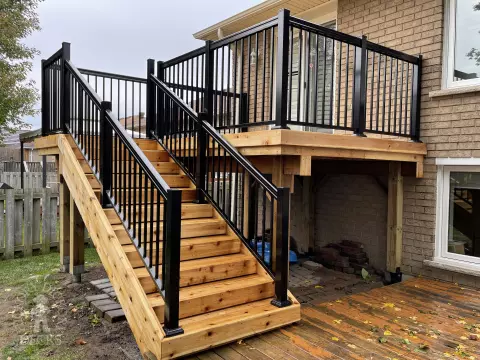 Cedar High Deck with Aluminum Railings in Barrie Cedar High Deck with Aluminum Railings in Barrie
