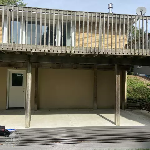 TruNorth custom deck with stairs and aluminum railings in London Ontario