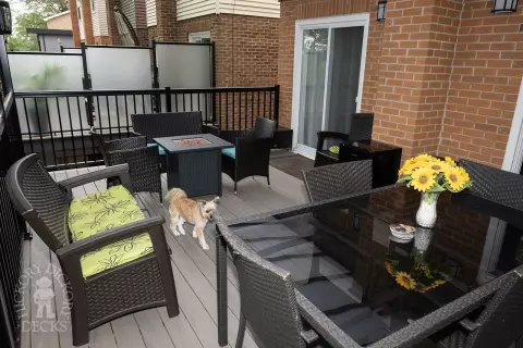 high trunorth deck with roof