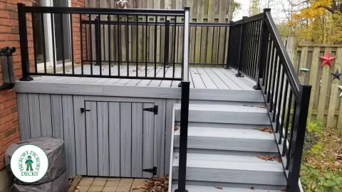 Trex Deck with Aluminum Railing in Hamilton Mountain