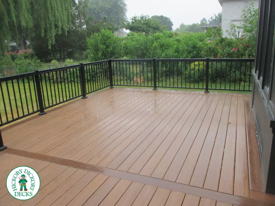 Low brown composite deck with black aluminum railing
