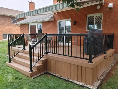 Veka deck with aluminum railings in Fonthill