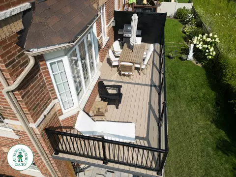 High clubhouse deck with privacy screen