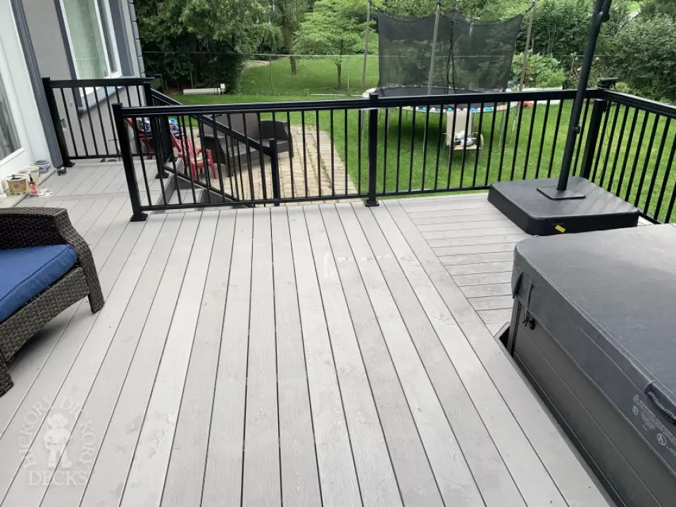 Clubhouse hot tub deck in Mississauga with aluminum railing