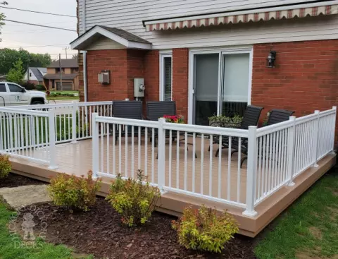 Clubhouse low deck in the colour "Cobblestone" with white railings.