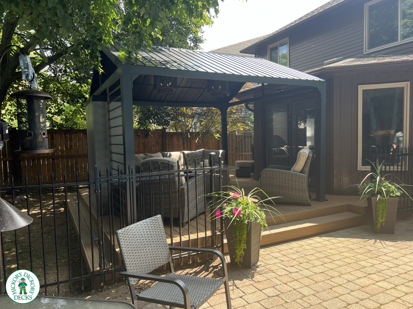 Fiberon low deck with pavilion