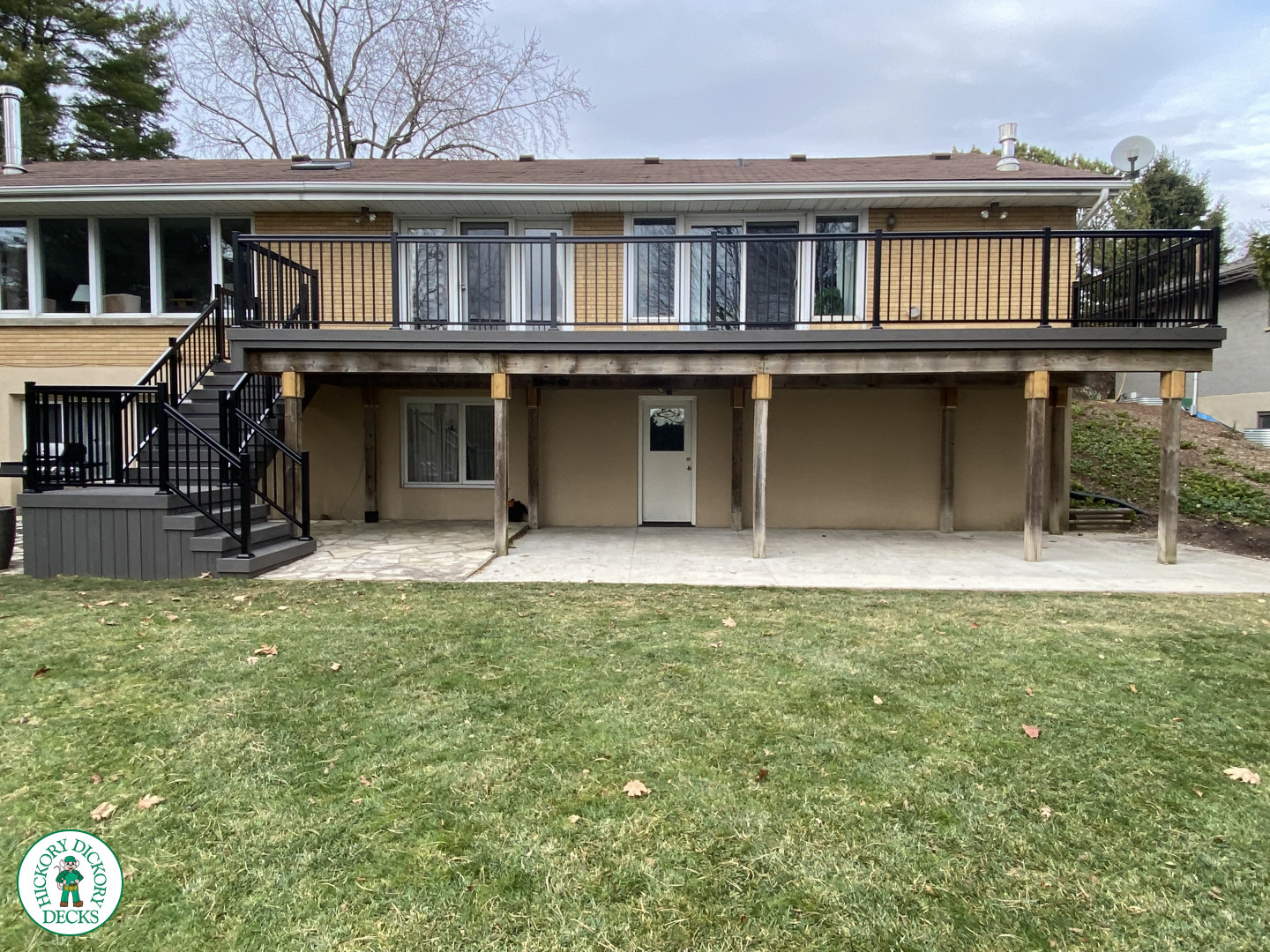 TruNorth custom deck with stairs and aluminum railings in London Ontario