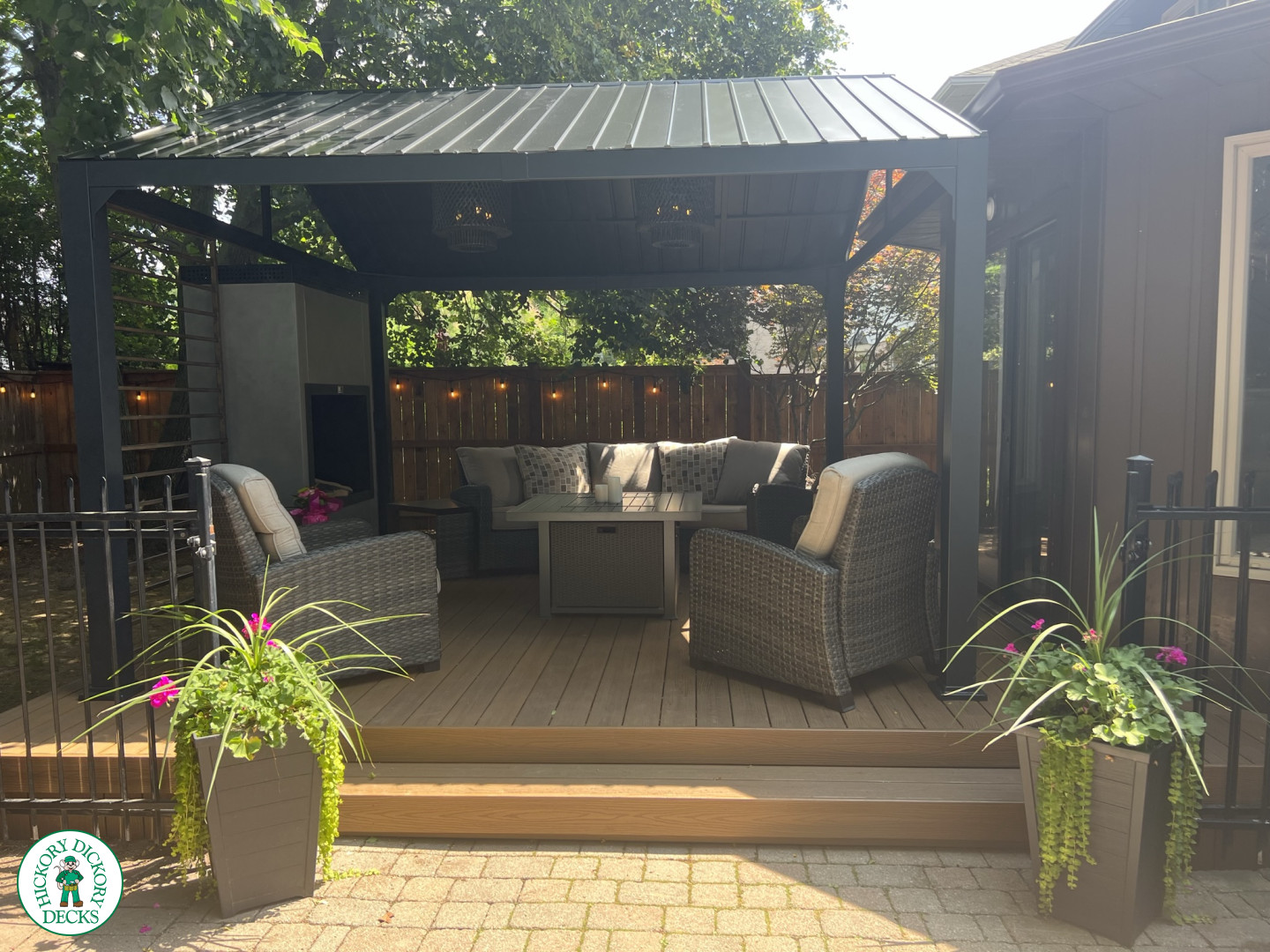 Fiberon low deck with pavilion
